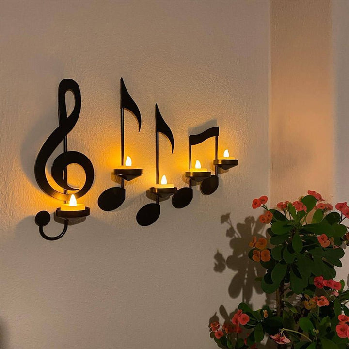 Skanto | LyricGlow - Elegant Lysekrone - Musikknoter - Chic Atmosfære