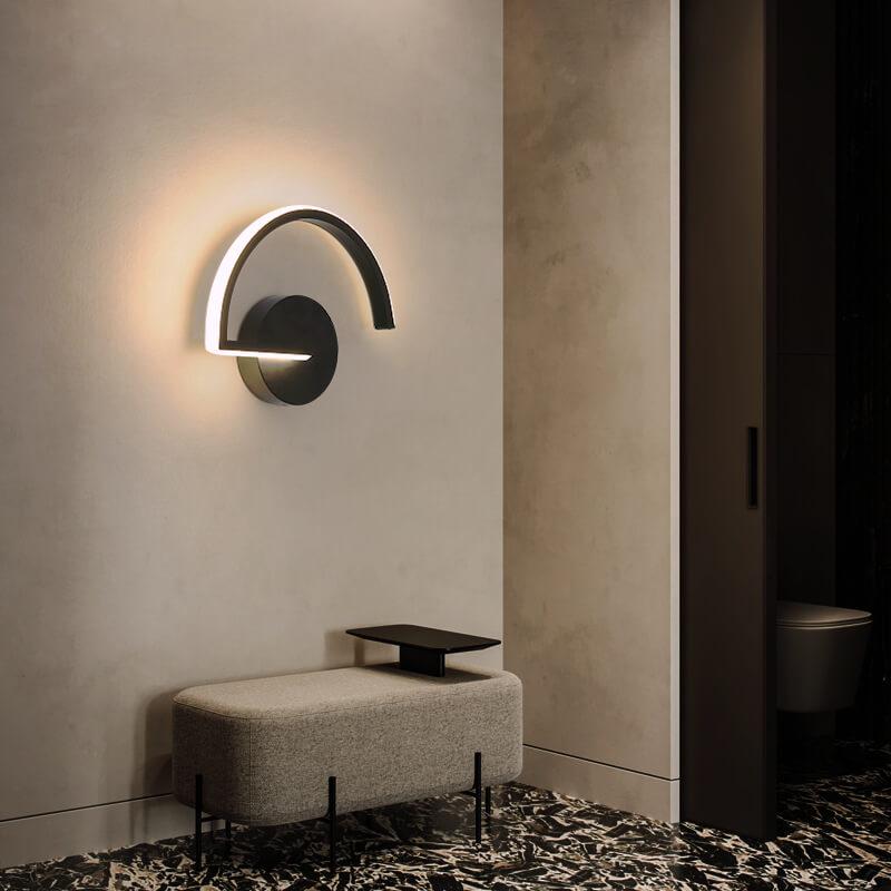 Skanto | Buet vegglampe i aluminium i moderne stil