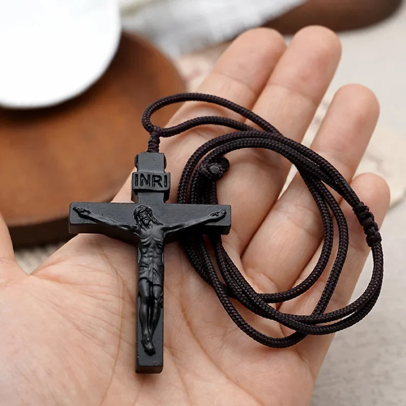 Skanto | Jesus-Kors-Halskjede laget av Tre