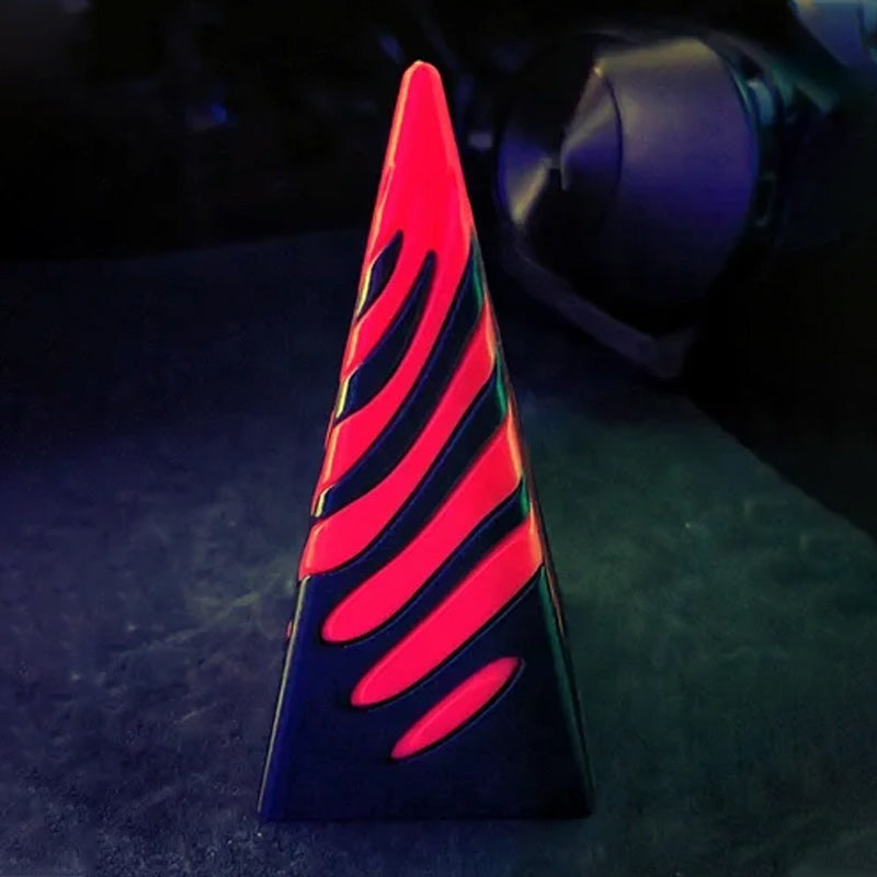 Umulig pyramide passasje skulptur | Skanto
