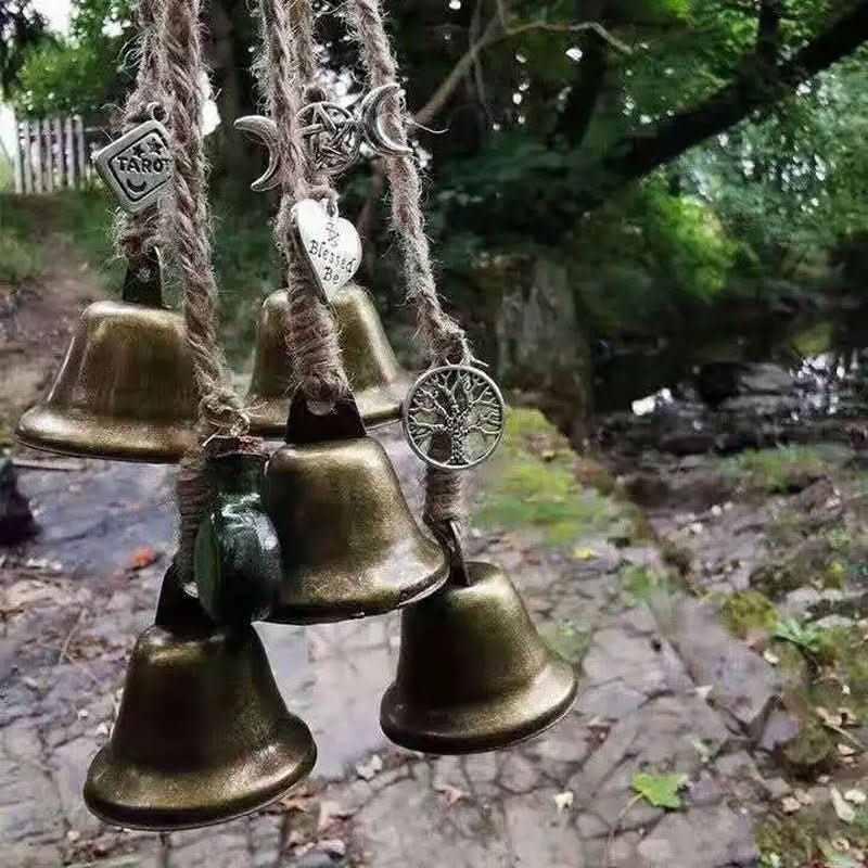 Skanto | Håndlaget spirituell beskyttelsesvedheng med magiske symboler