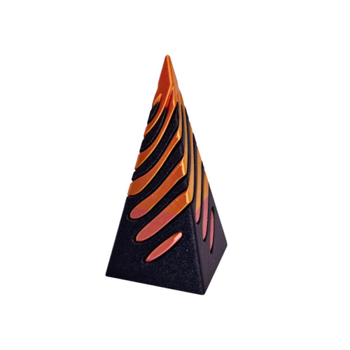 Umulig pyramide passasje skulptur | Skanto