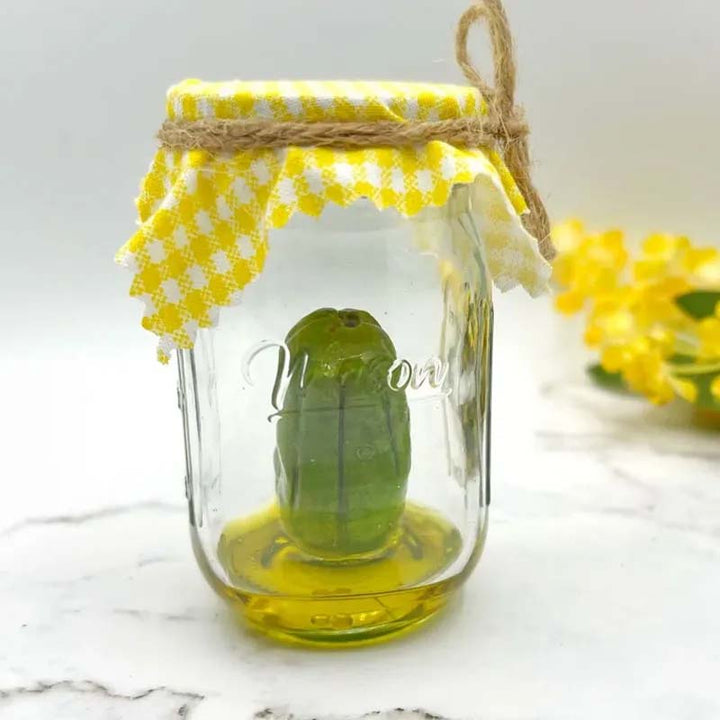 Skanto | Grumpy Pickle in a Jar skulptur