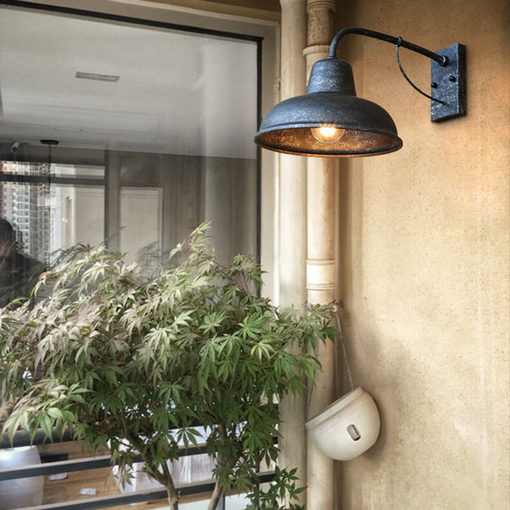 Vintage Iron Barn Vanntett Utendørs 1-Lyskilde Vegglampe | Skanto