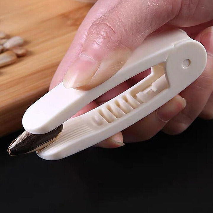 Skanto | Peanut Seed Peel Plastic Peanut Clip