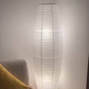 Moderne gulvlampe med dobbelt lampeskjerm – LumiTwins designlampe 137 cm høy | Skanto