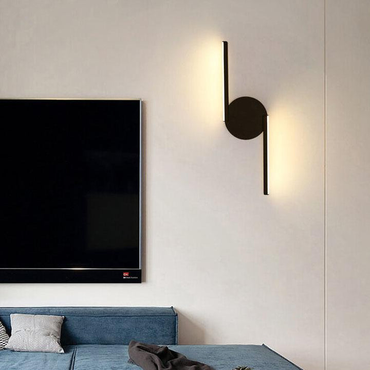 Skanto | Buet vegglampe i aluminium i moderne stil