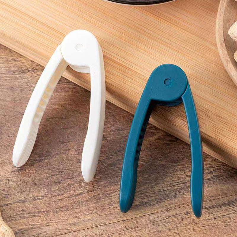 Skanto | Peanut Seed Peel Plastic Peanut Clip