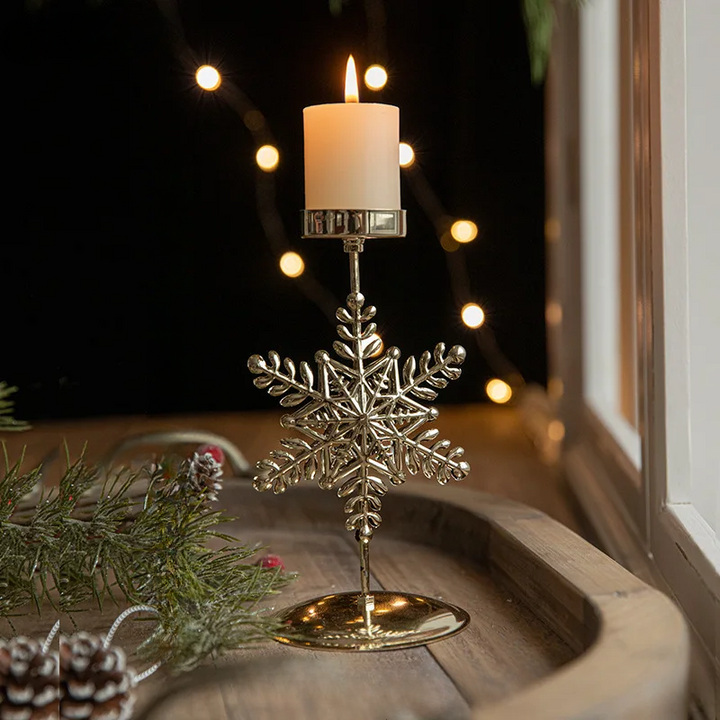 Julelysestaker - Stjerne- og juletredesign for festlig dekorasjon | Skanto