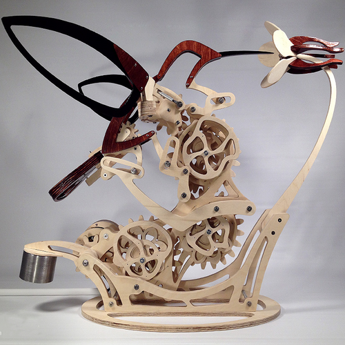 Kinetisk Kolibri Skulptur laget av Tre | Skanto