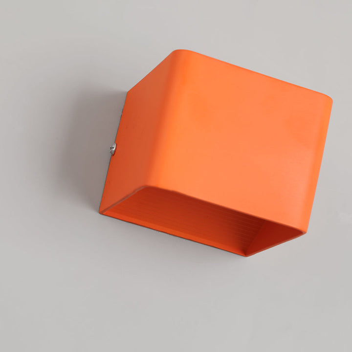 LumiBox – Firkantet LED-vegglampe | Modern design i ack, hvit og grønn for soverom og stue