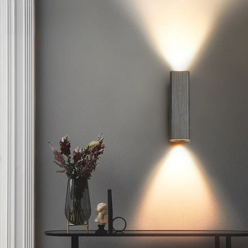 LumiGlow - Stillegående LED Vegglampe med Varme og Kjølige Lys | Skanto