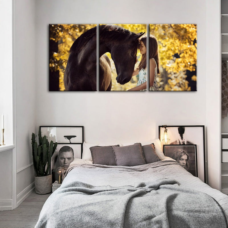 Vennskap mellom en jente og en hest - Lerret Veggkunst Maleri 3 Deler