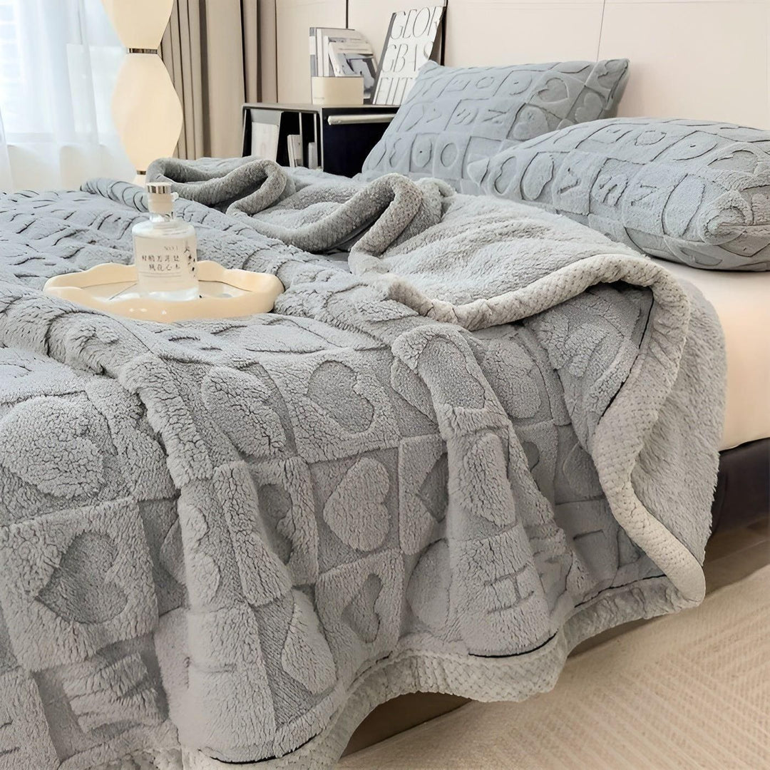 CoralDream Teppe - Varm Fleece Vinterteppe med Dobbeltsidig Hjerte- og Bokstavdesign | Skanto