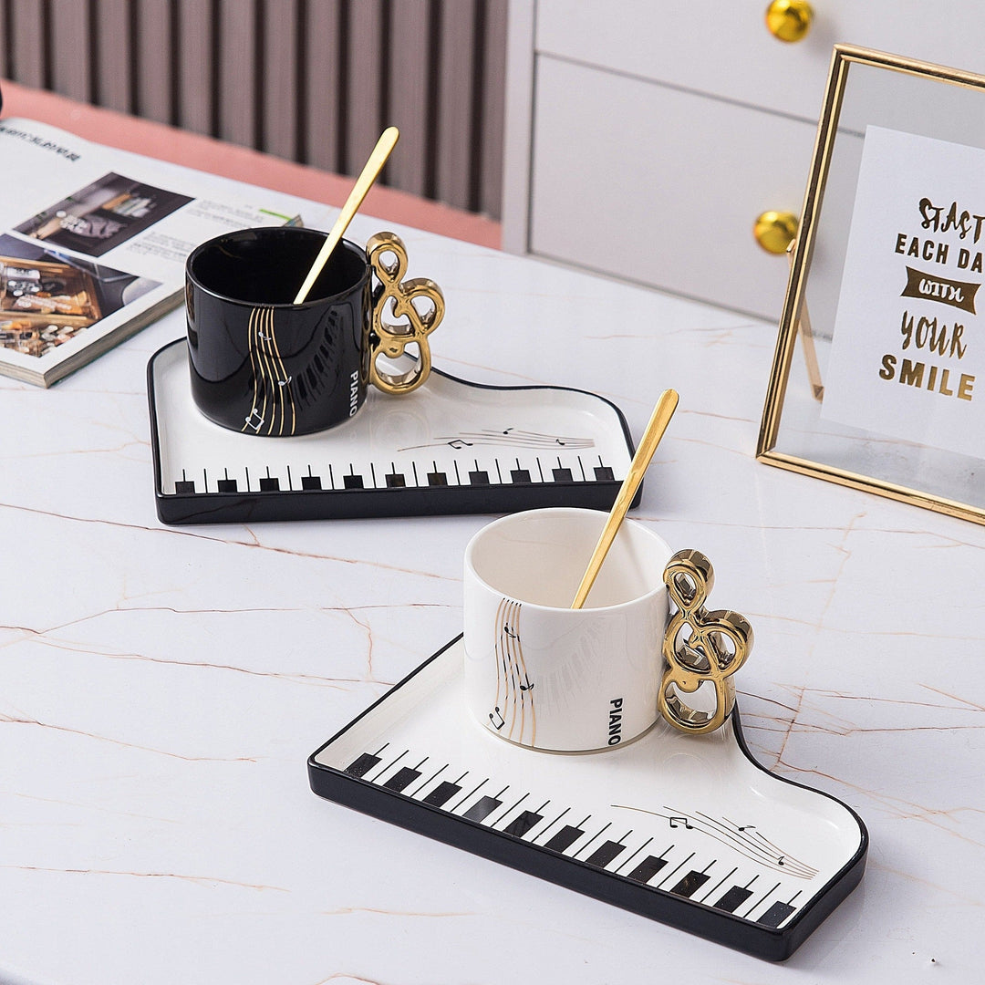 Skanto | Pianissimo smak – elegant kopp og brett sett for musikkelskere