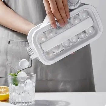 Plassbesparende isbitmaker for forfriskende delikatesser hjemme | Skanto