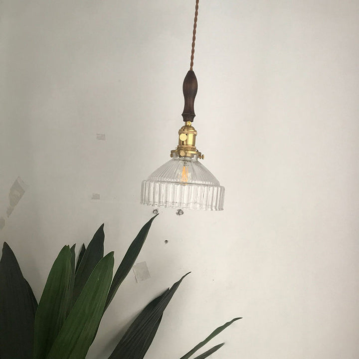 Rustikk Pendellampe med Ripplet Glass - Industriell Design | Skanto