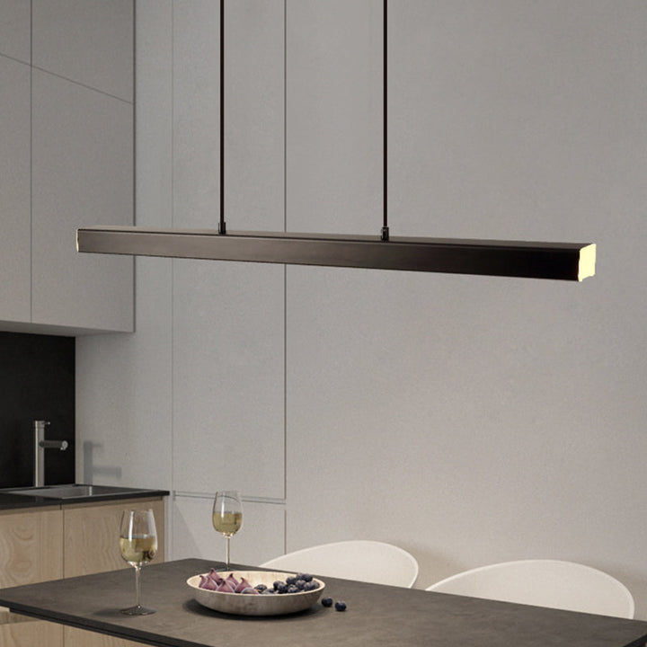 Skanto | Moderne LED Taklampe – Industriell Stil med Skinndetaljer