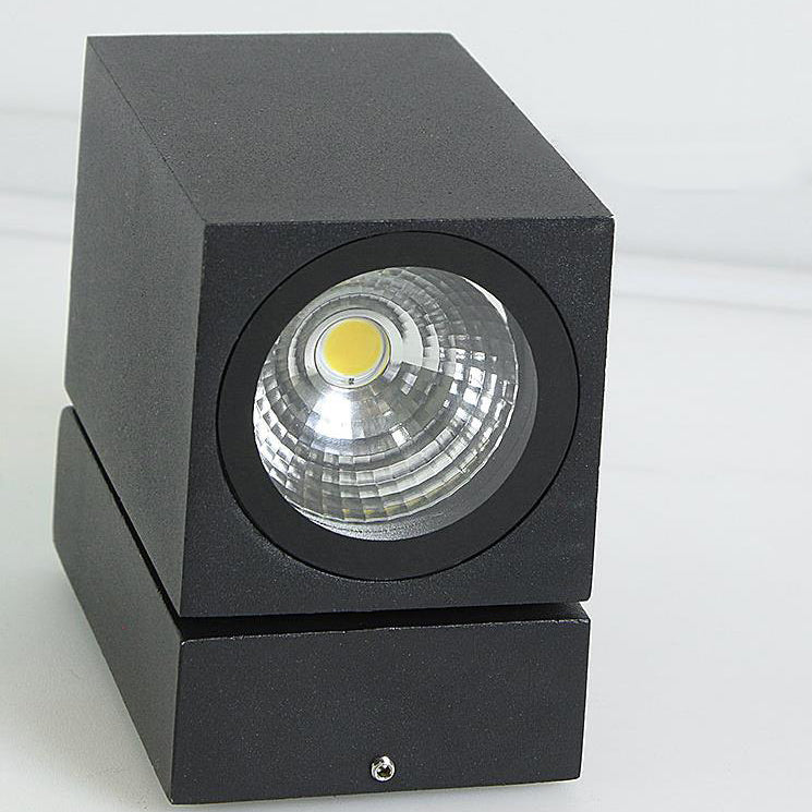 Moderne, vanntett, firkantet LED-vegglampe for utendørs bruk med justerbar vinkel