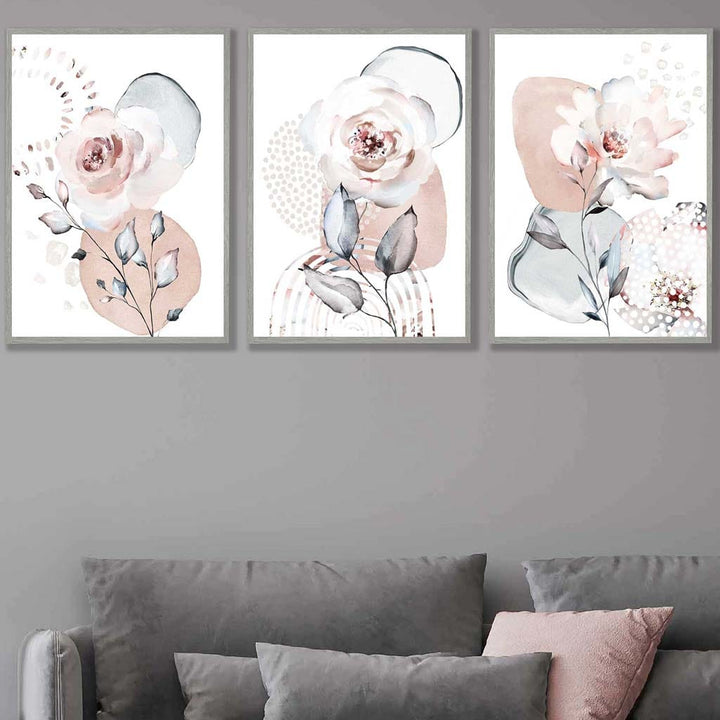 Abstrakte kunsttrykk med blomster i rosa og grått