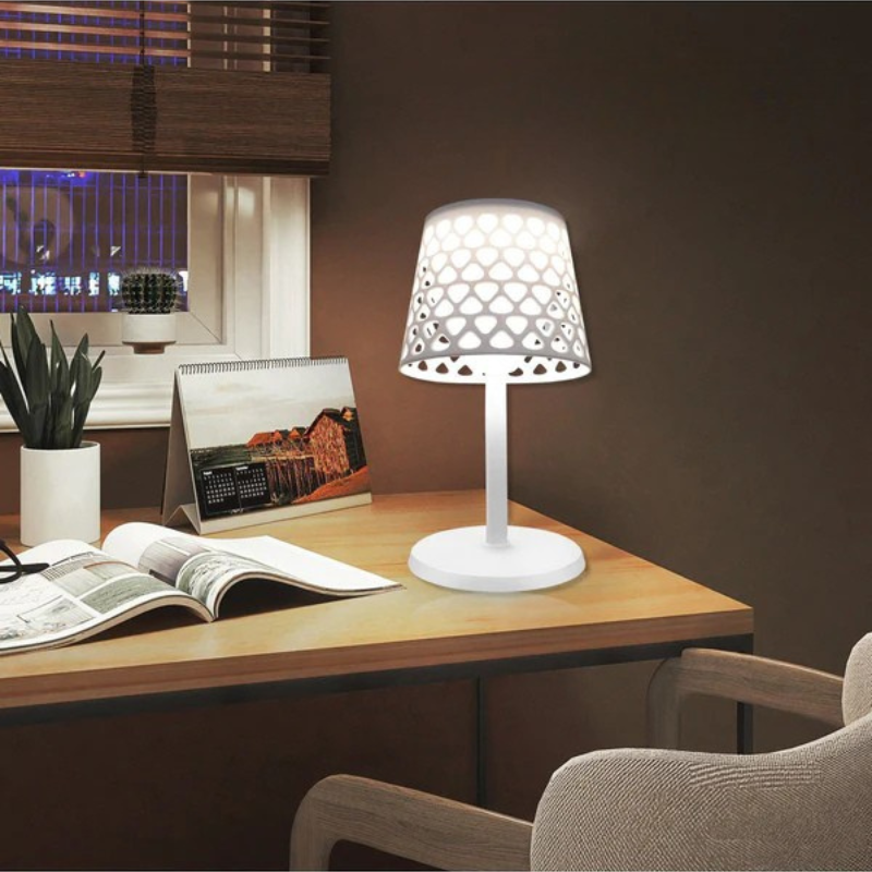 Skanto | EcoLume – Allsidig Solcelledrevet Skrivebordslampe