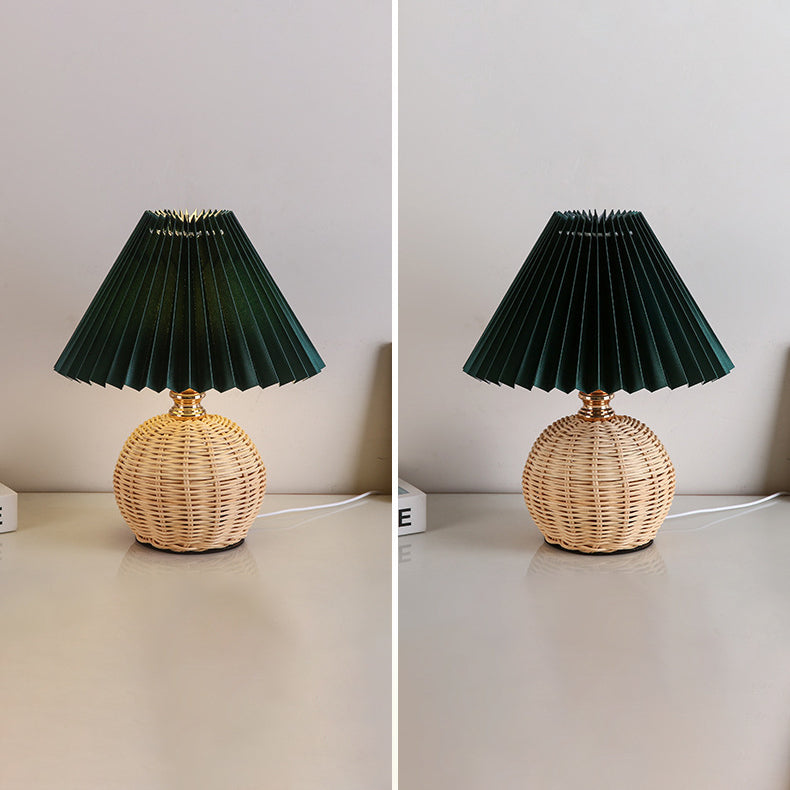 Skanto | RattaLume Nordic LED Bordlampe | Vevd Rattan & Foldbar Stoffskjerm | Stemningslys | Dekor for Soverommet