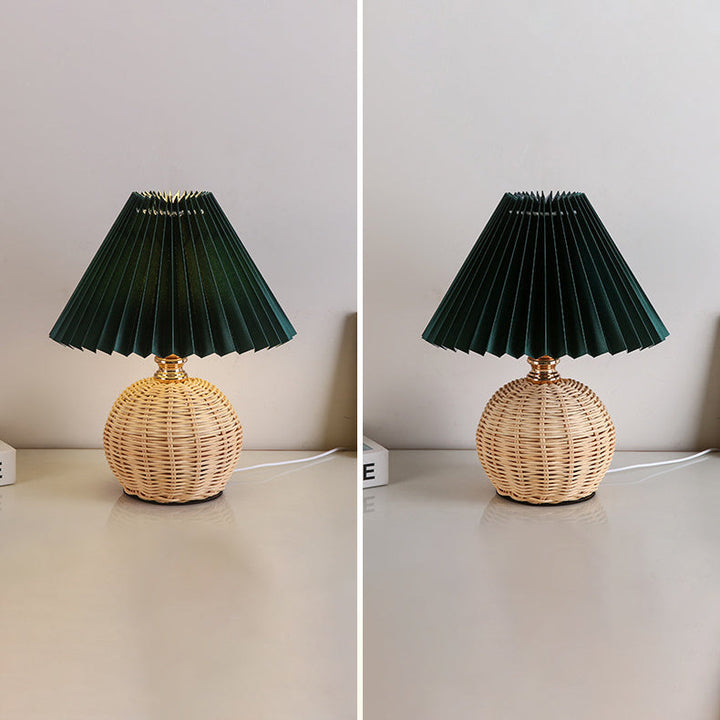 Skanto | RattaLume Nordic LED Bordlampe | Vevd Rattan & Foldbar Stoffskjerm | Stemningslys | Dekor for Soverommet