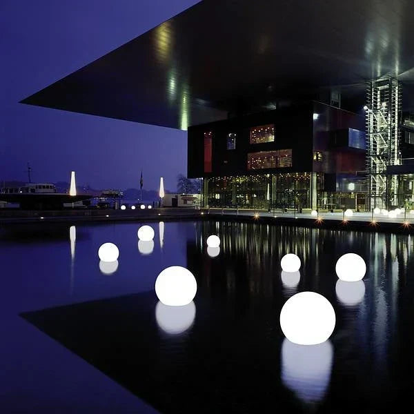 Skanto | AuraColor hageball LED belysning – 16 farger – Trådløs, værbestandig og stemningsfull for hage, terrasse og fest