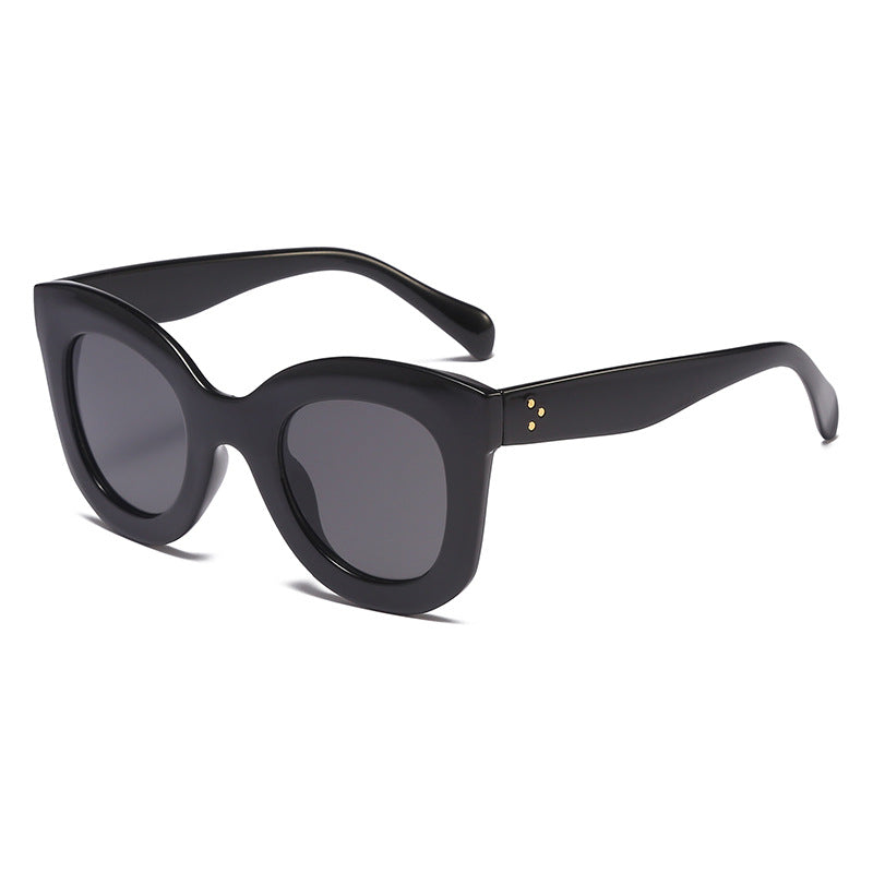 Dame Elegant oversized solbrille med utsøkt ramme Skanto