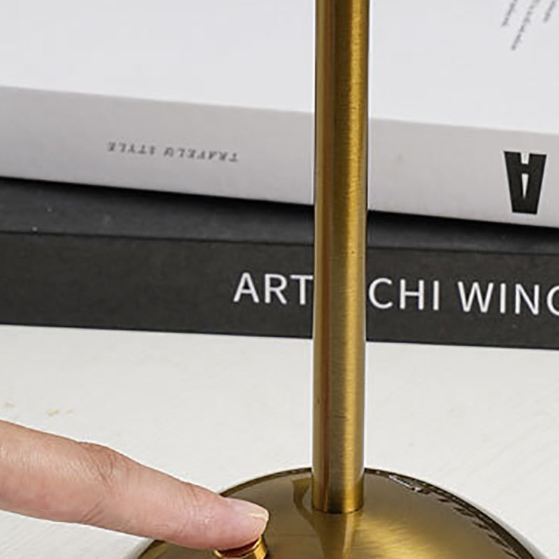 Norvo | Moderne skandinavisk oppladbar jernstoff cone plisserte LED bordlampe for nattbord