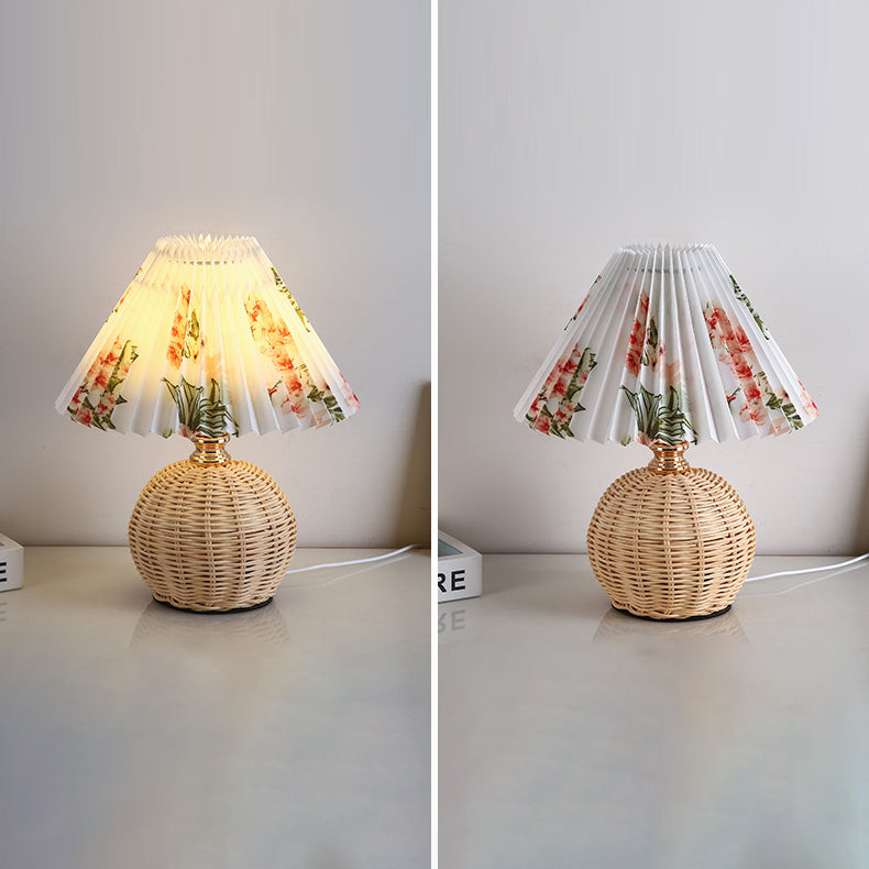 Skanto | RattaLume Nordic LED Bordlampe | Vevd Rattan & Foldbar Stoffskjerm | Stemningslys | Dekor for Soverommet