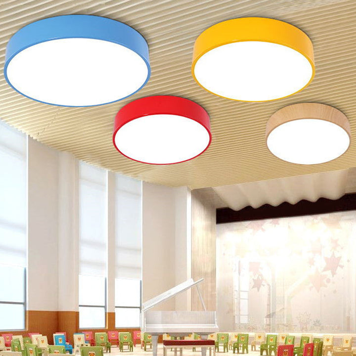 LED taklampe for barnerom - fargerik design med Dimmae belysning og fjernkontroll