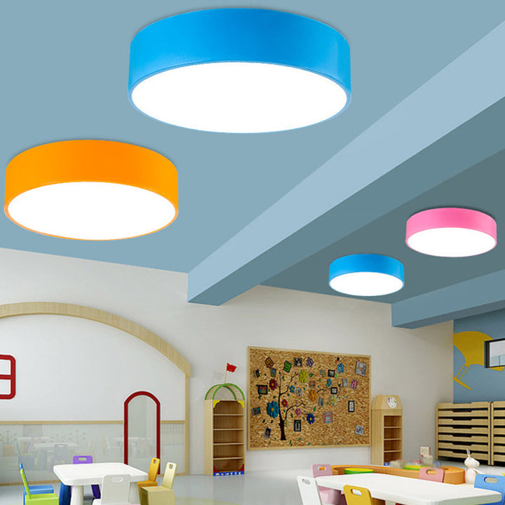 LED taklampe for barnerom - fargerik design med Dimmae belysning og fjernkontroll