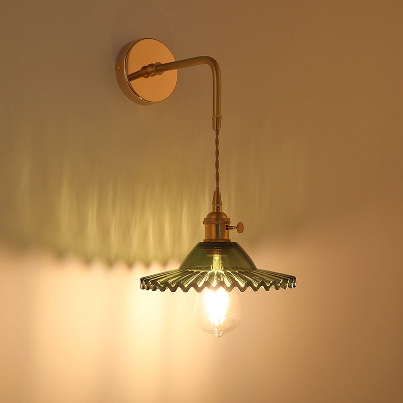 Skjermet Glass Vegglampe Vintage Enkelt Lyspære Sengemontasje Lampe i Gull | Skanto