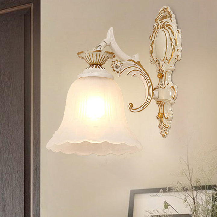 Skanto | Gjengede Vegglampe Klassisk Blomsterlakk Frostet Glass Veggbelysning i Hvit