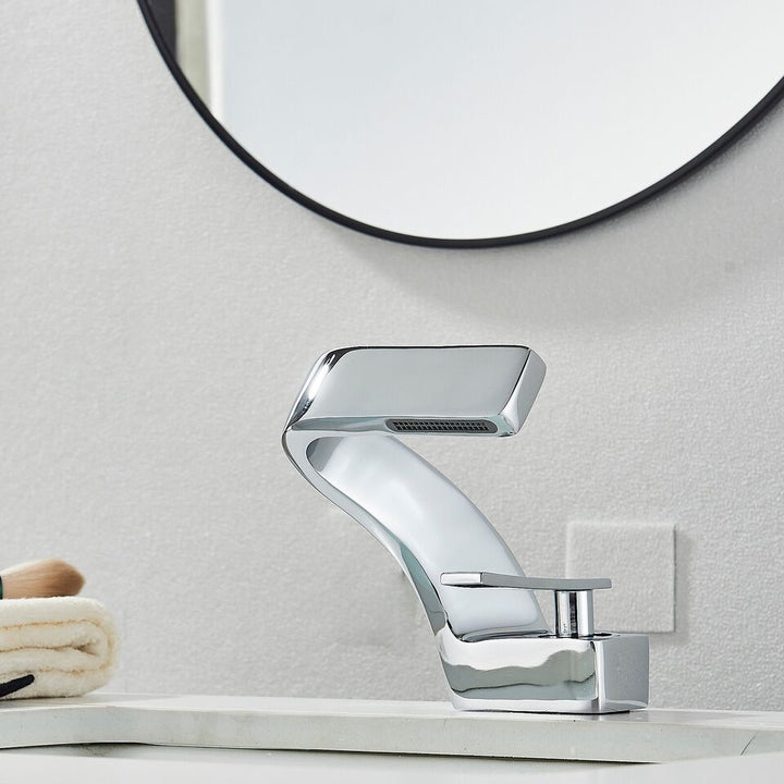 Norvo | Modern design curved faucet