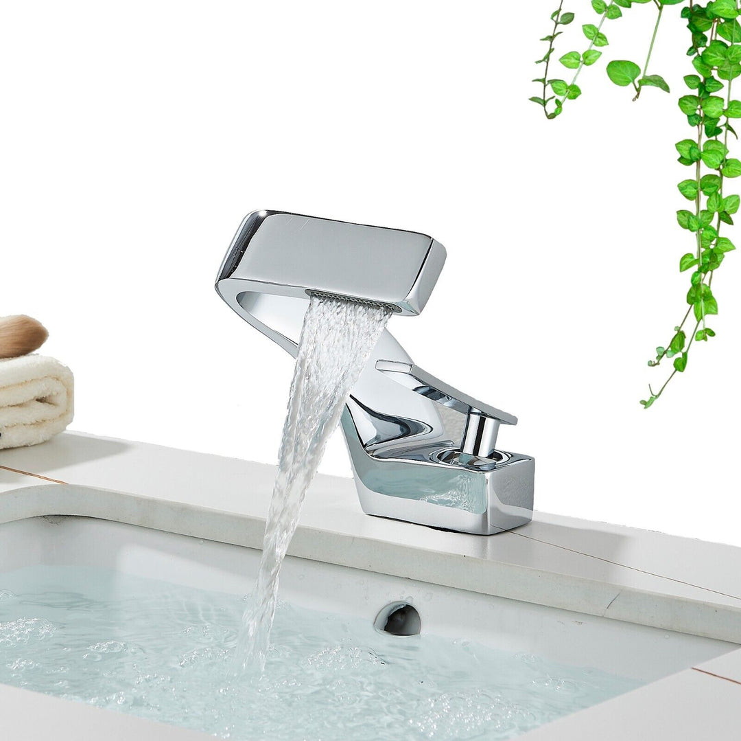 Norvo | Modern design curved faucet
