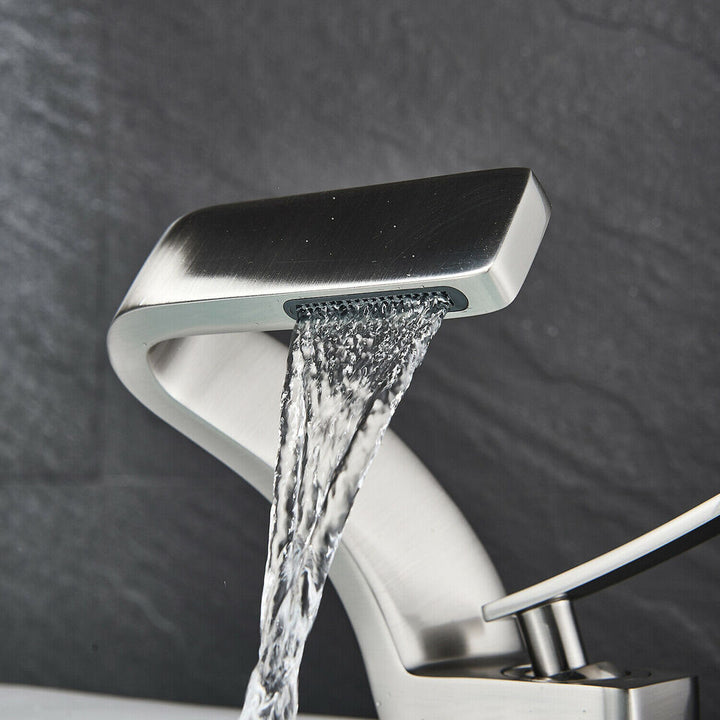 Norvo | Modern design curved faucet