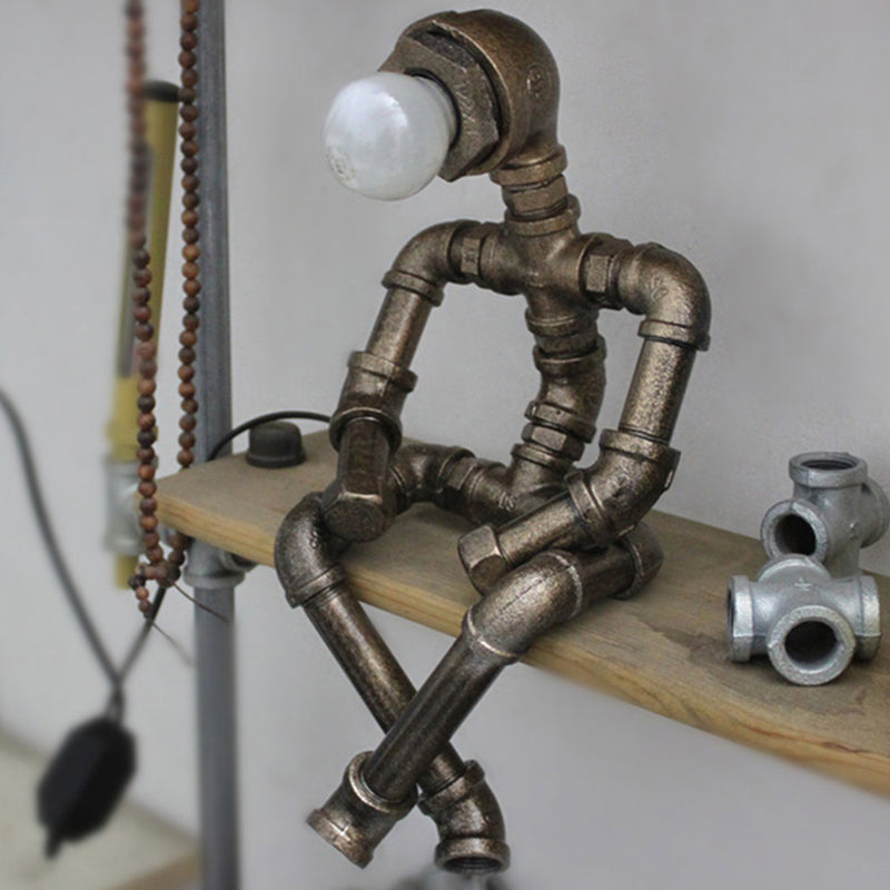 Skanto | RoboShine – Robust Robotlampe laget av jern