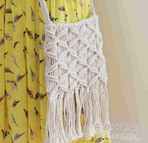 Hand-knotted macrame bag with fringes Skanto