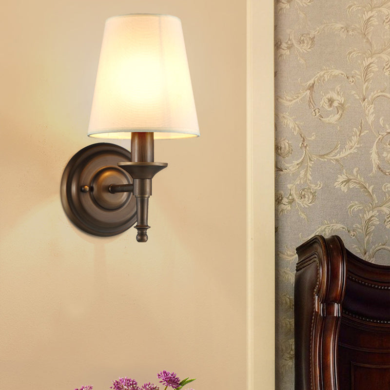 Single Wall Mount Light Minimalisme Tapered Drum Stoffe Veggbelysning for Korridor | Skanto