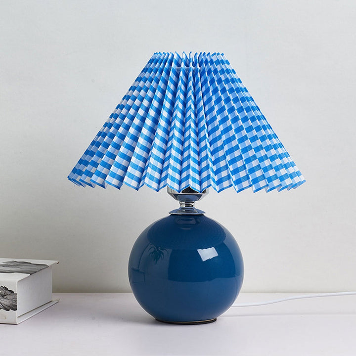 Skanto | Nordisk minimalistisk 1-lampe bordlampe laget av keramikk med folder