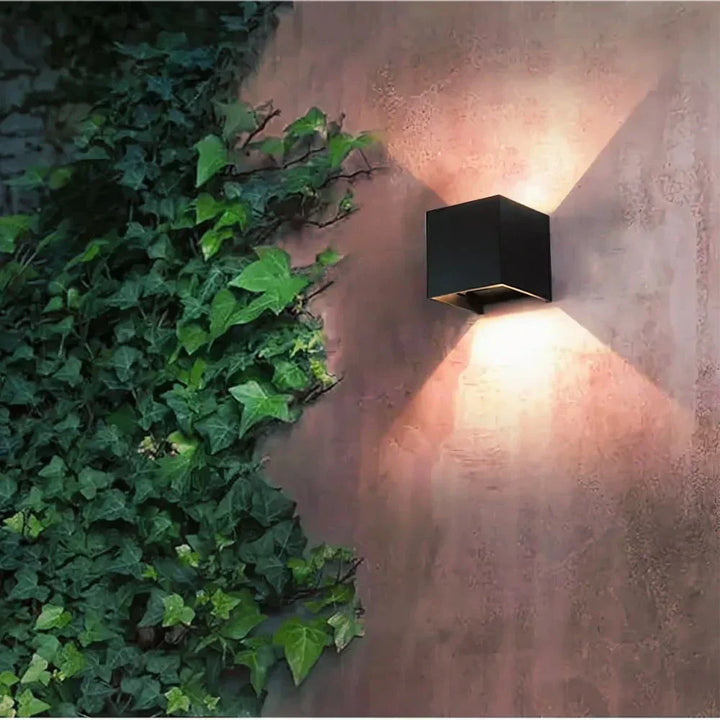 Moderne Wandleuchte fra schwarzem aluminium