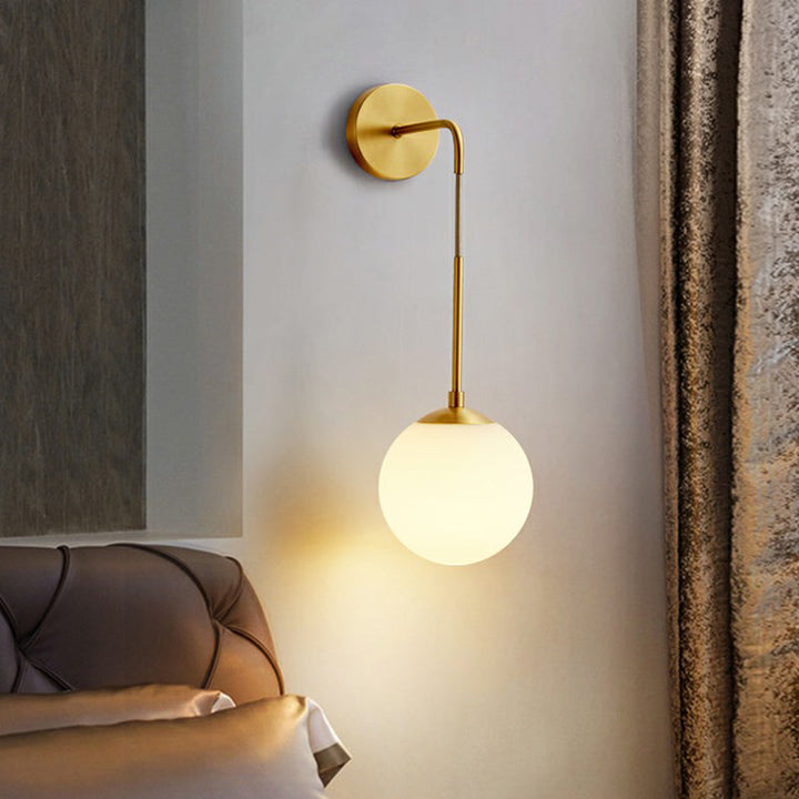Global Wall Light Fixture Simplicity Hvit Glass 1 Pære Soverom Vegglampe i Messing | Skanto