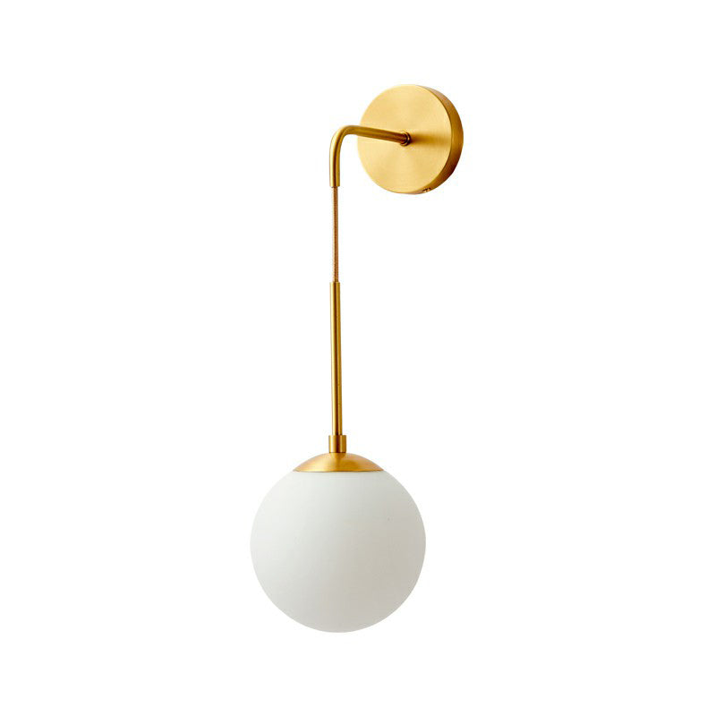 Global Wall Light Fixture Simplicity Hvit Glass 1 Pære Soverom Vegglampe i Messing | Skanto