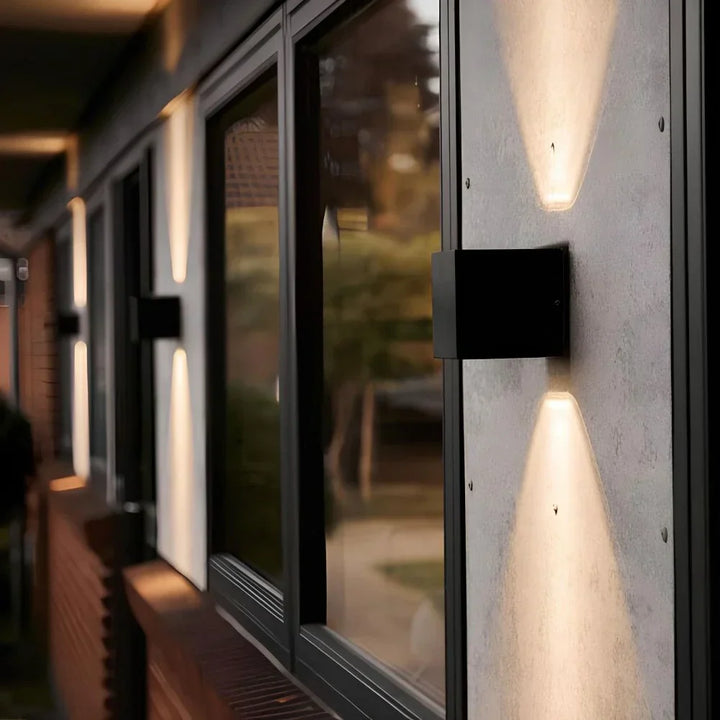 Moderne Wandleuchte fra schwarzem aluminium