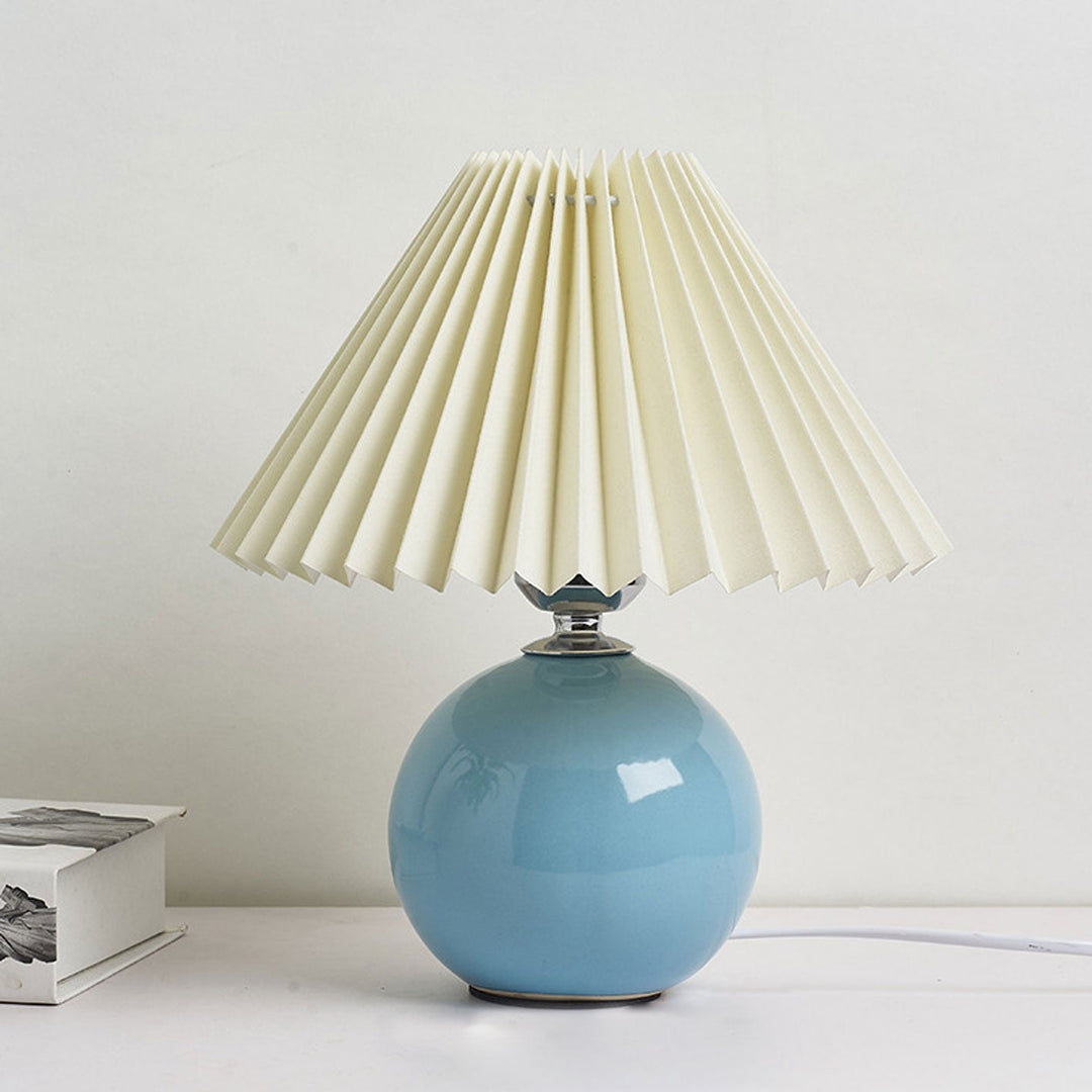 Skanto | Nordisk minimalistisk 1-lampe bordlampe laget av keramikk med folder