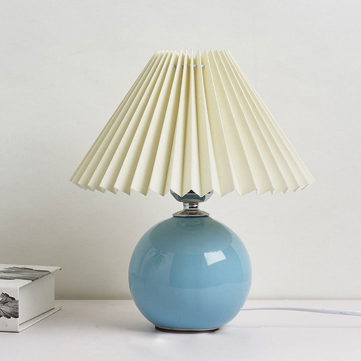 Skanto | Nordisk minimalistisk 1-lampe bordlampe laget av keramikk med folder