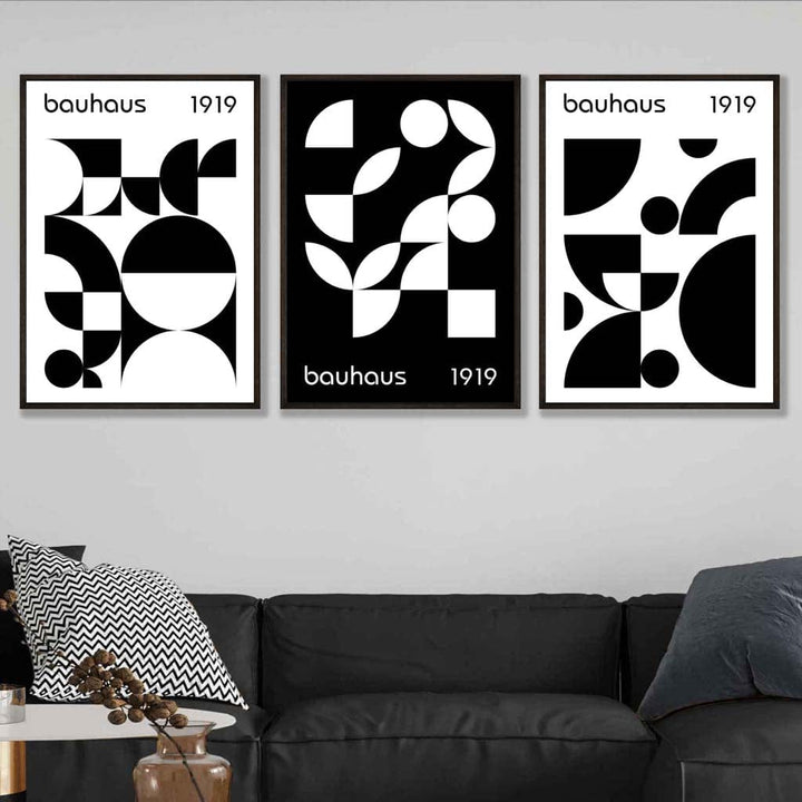 Grafiske, geometriske svart-hvitt-trykk i Bauhaus-stil, 3 innrammede kunsttrykk