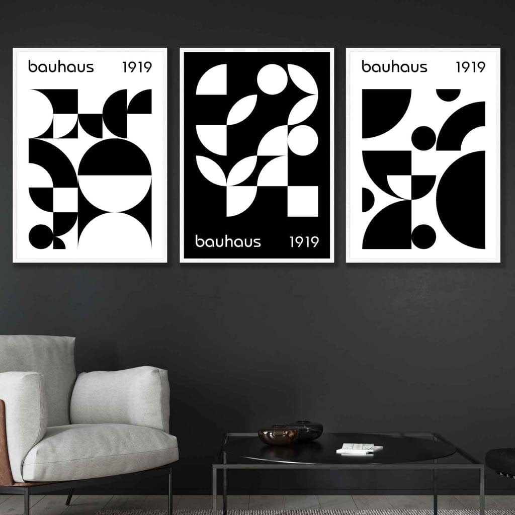 Grafiske, geometriske svart-hvitt-trykk i Bauhaus-stil, 3 innrammede kunsttrykk